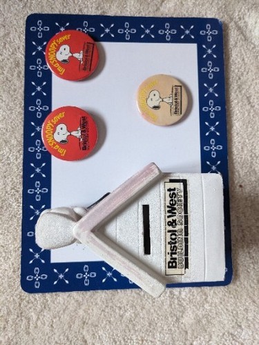 Snoopy money box - box, badges